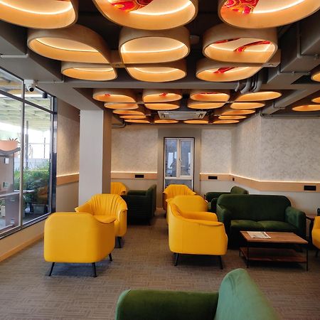 Hotel Sifat International Surat Eksteriør bilde
