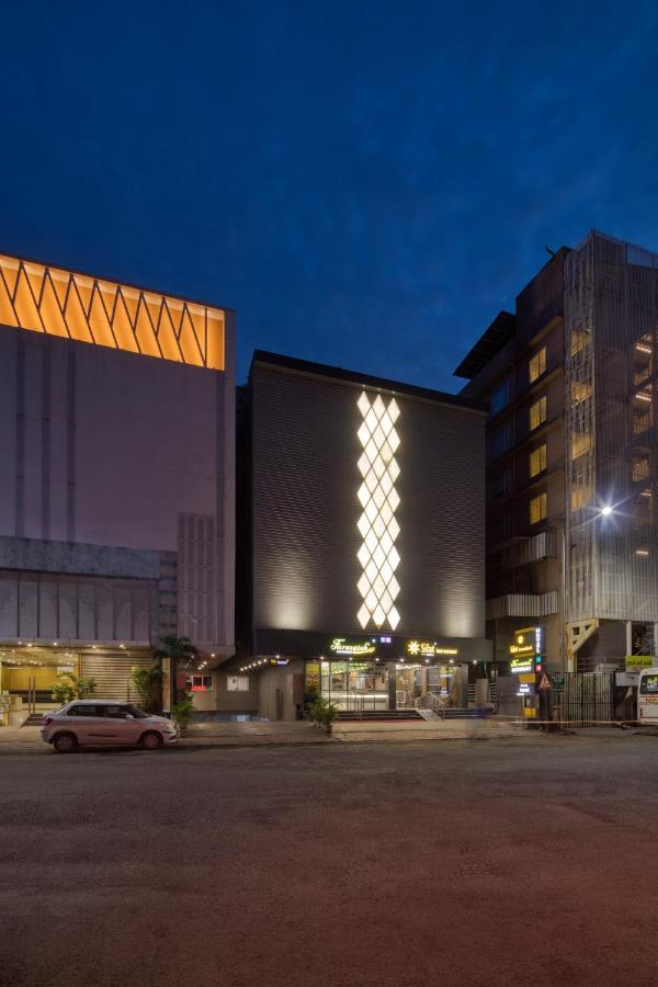 Hotel Sifat International Surat Eksteriør bilde