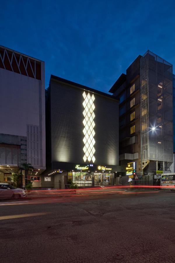 Hotel Sifat International Surat Eksteriør bilde