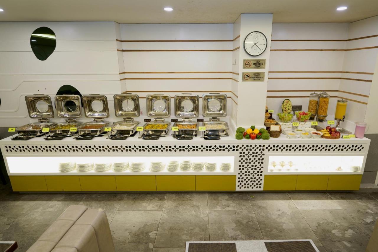 Hotel Sifat International Surat Eksteriør bilde