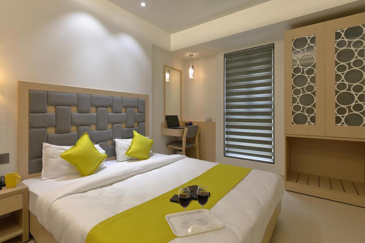 Hotel Sifat International Surat Eksteriør bilde