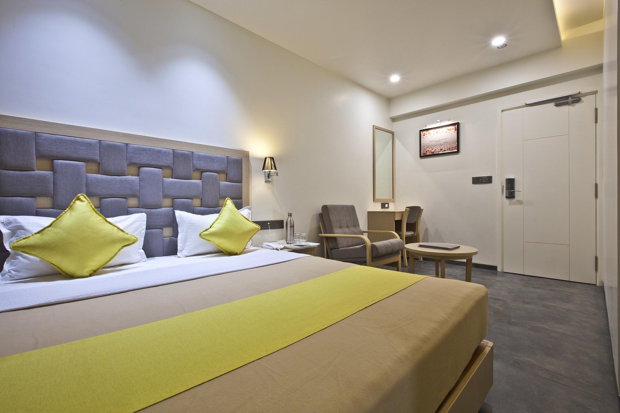 Hotel Sifat International Surat Eksteriør bilde