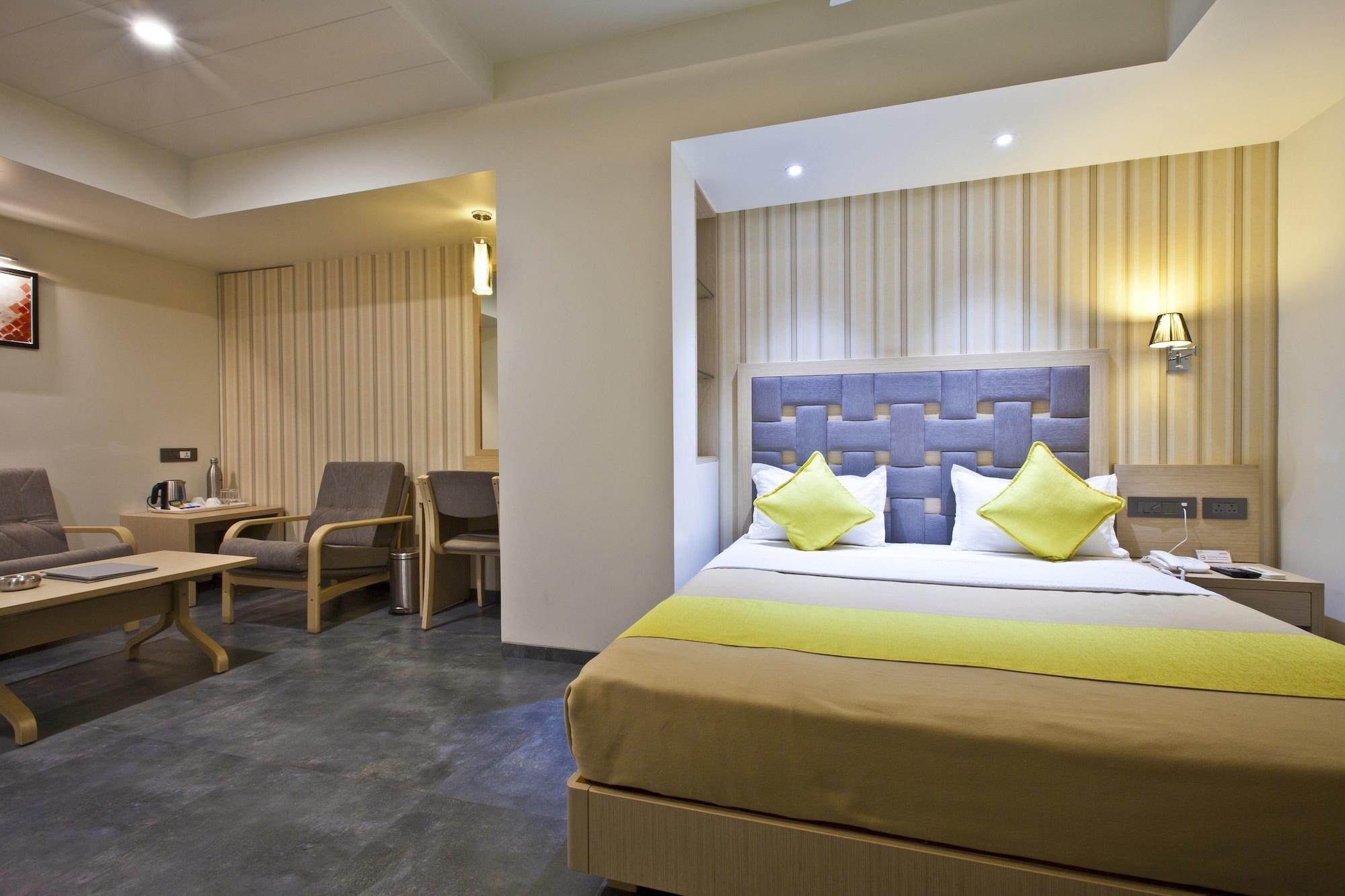 Hotel Sifat International Surat Eksteriør bilde