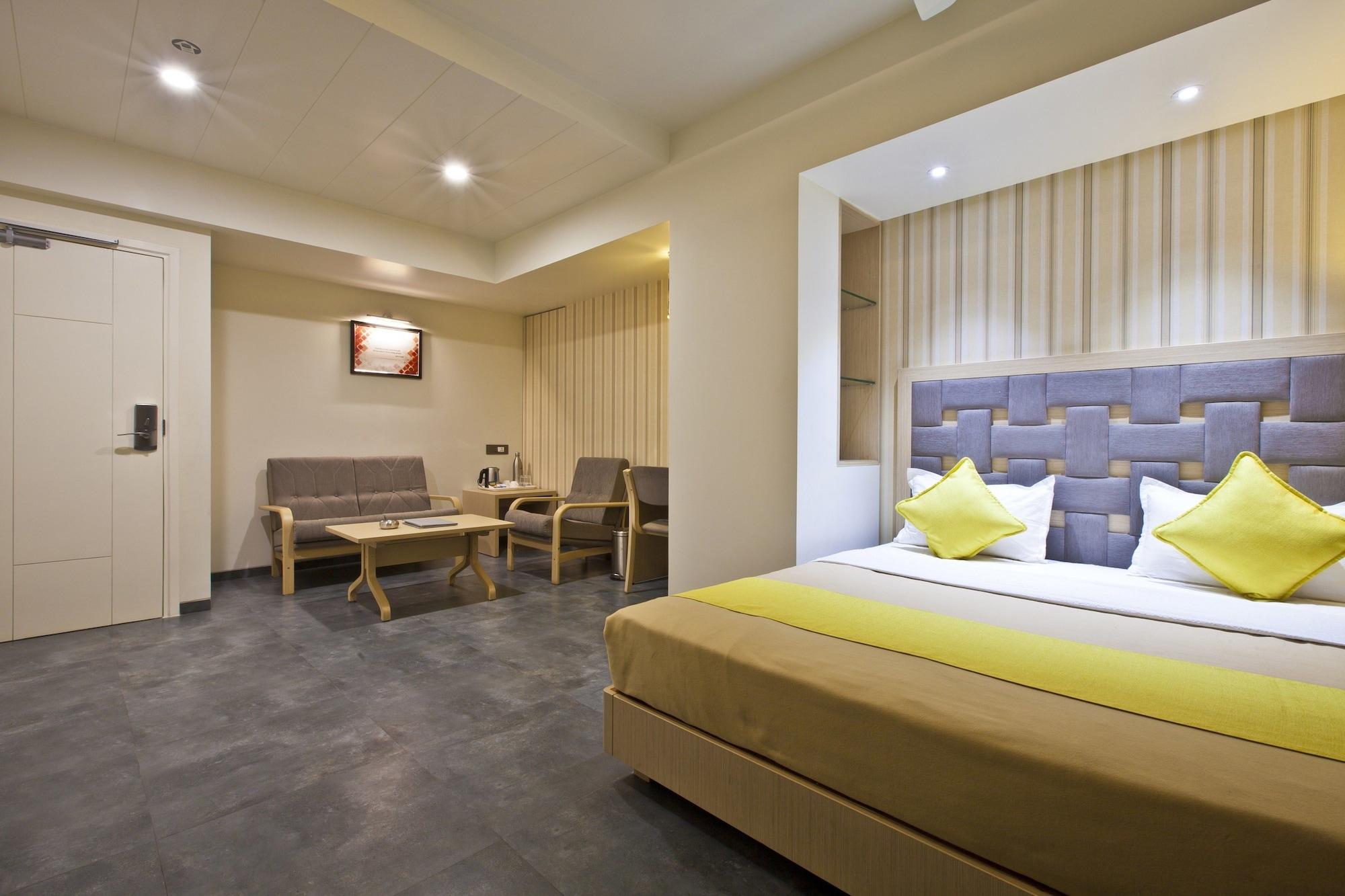 Hotel Sifat International Surat Eksteriør bilde