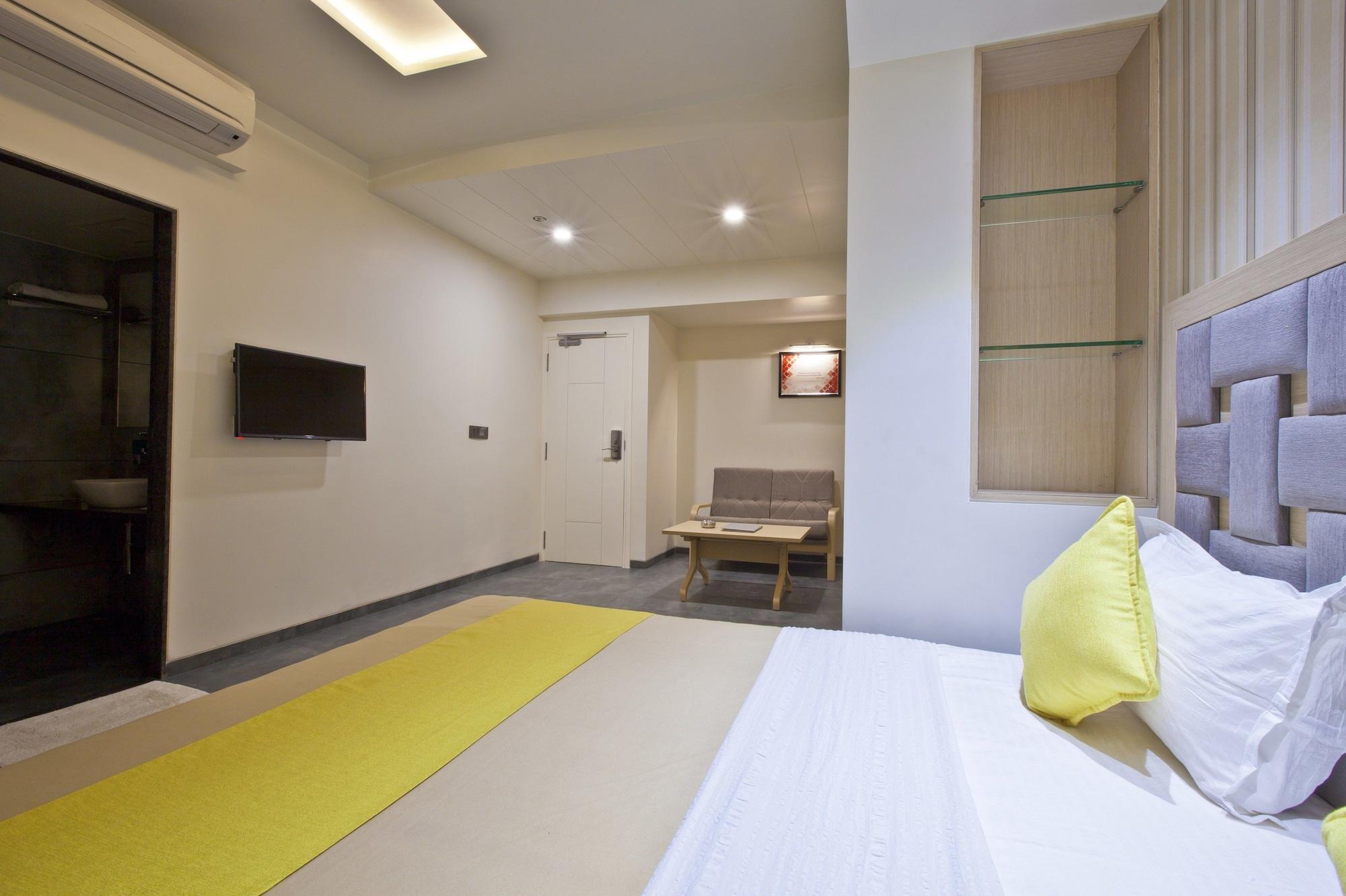 Hotel Sifat International Surat Eksteriør bilde