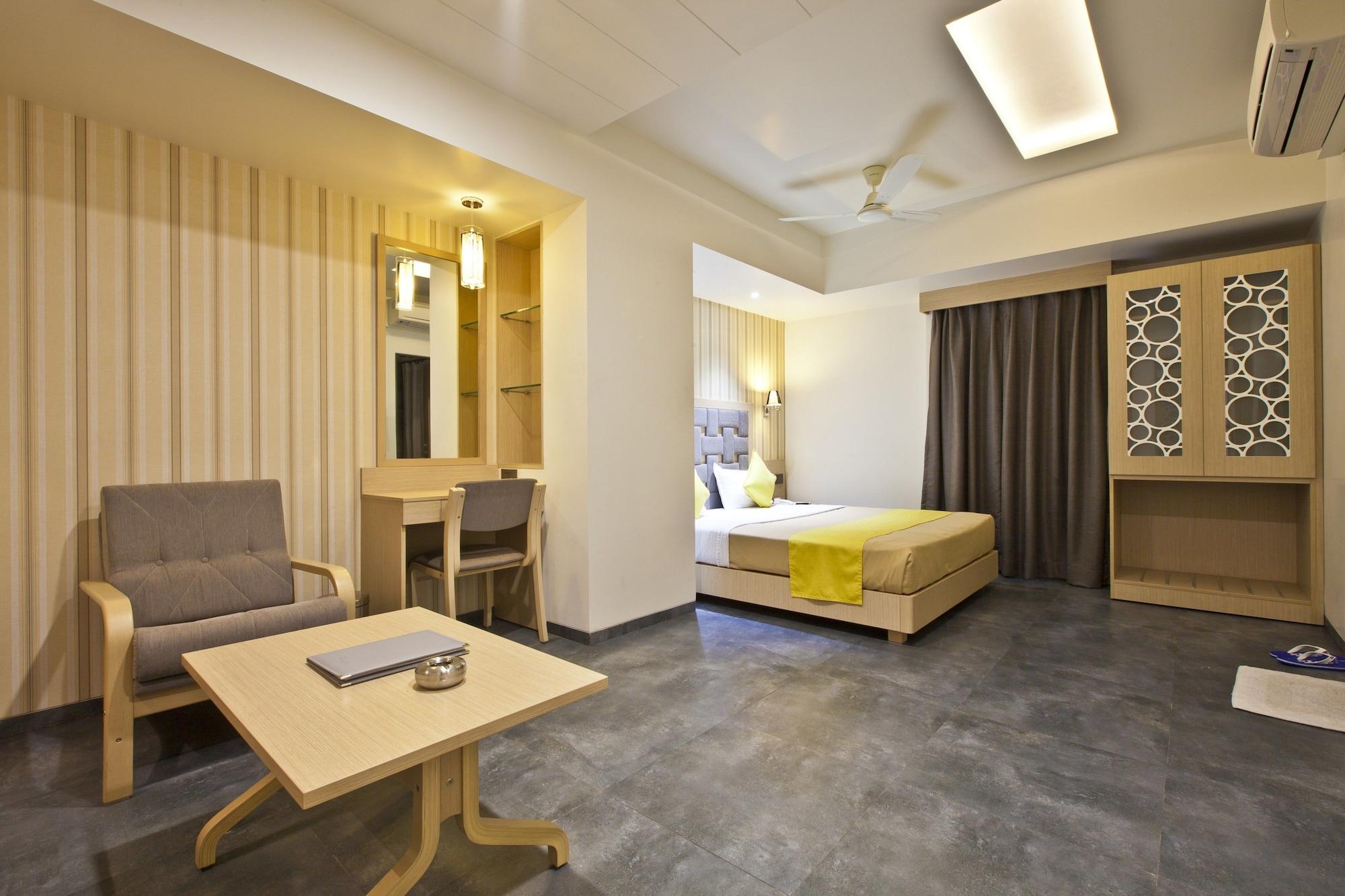 Hotel Sifat International Surat Eksteriør bilde