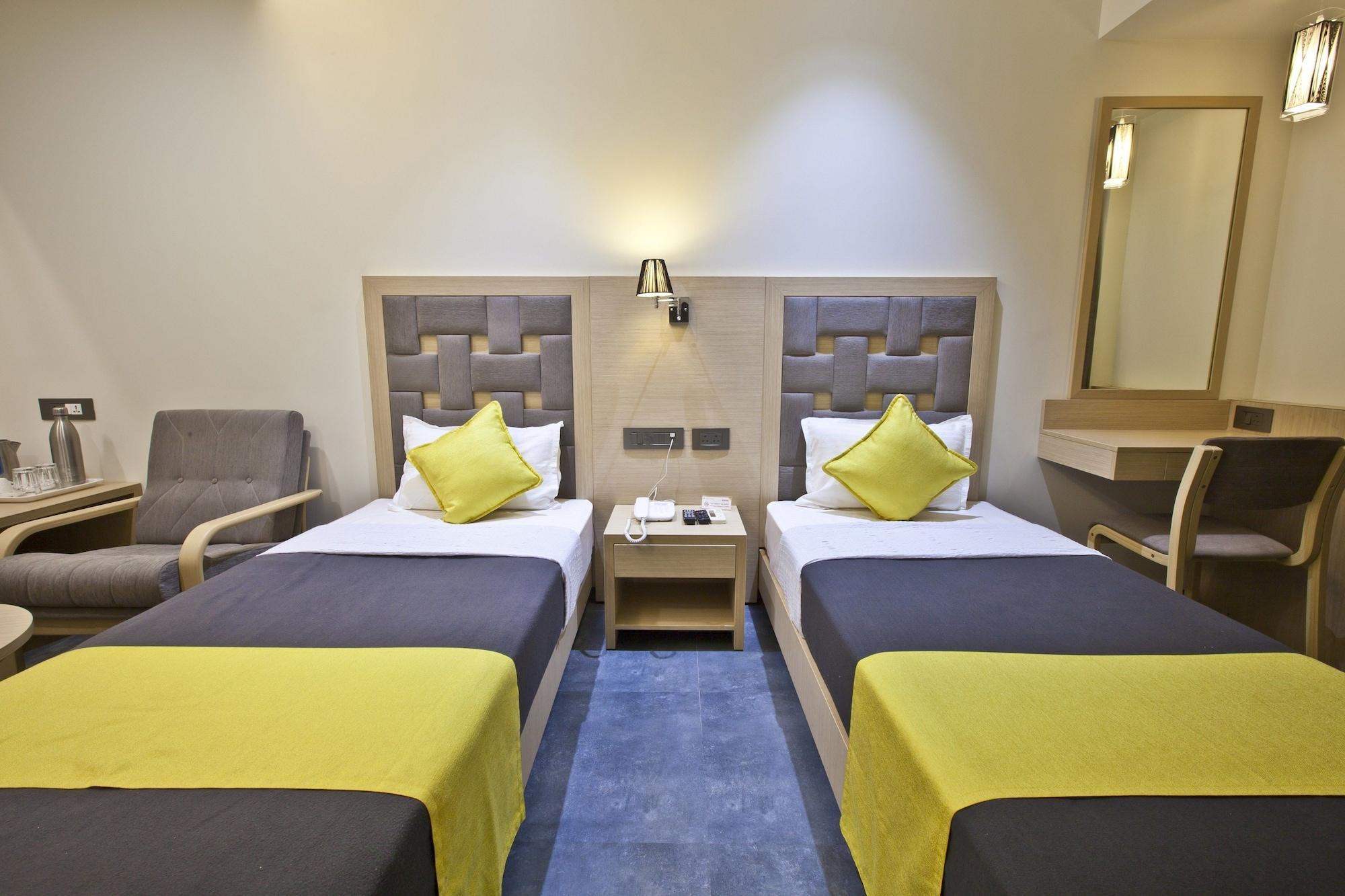 Hotel Sifat International Surat Eksteriør bilde