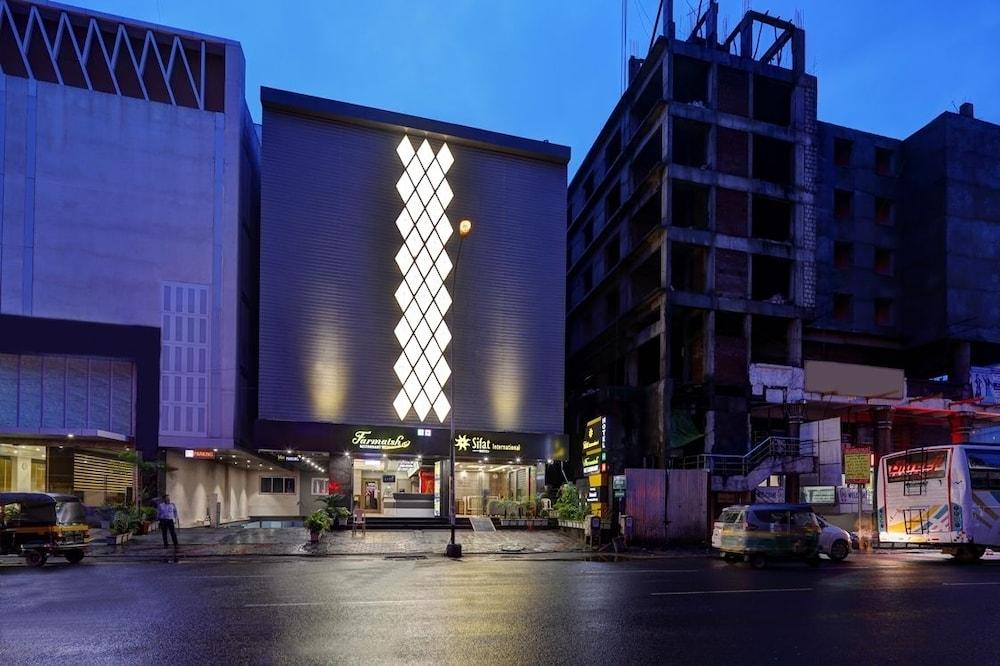 Hotel Sifat International Surat Eksteriør bilde